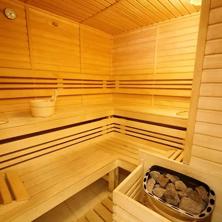 & U Cerneho Orla Otel
