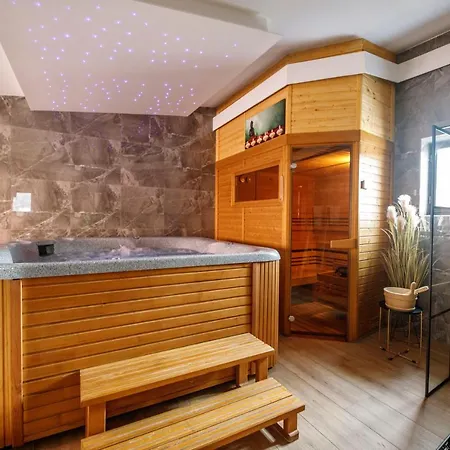 Hotel&apartments U černého Orla 4*