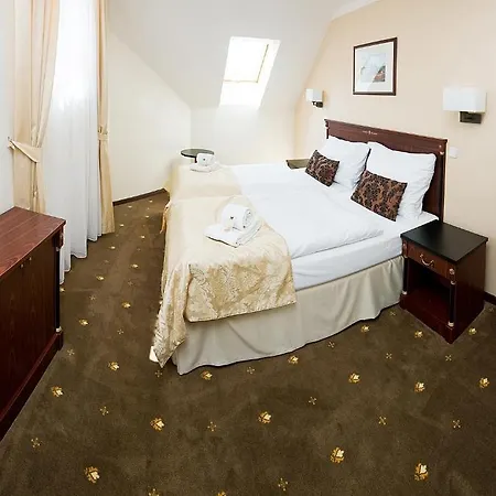 Hotel Hotel&apartments U černého Orla 4*
