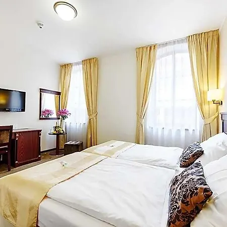 Hotel Hotel&apartments U černého Orla 4*
