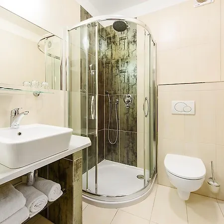 Hotel&apartments U černého Orla 4*